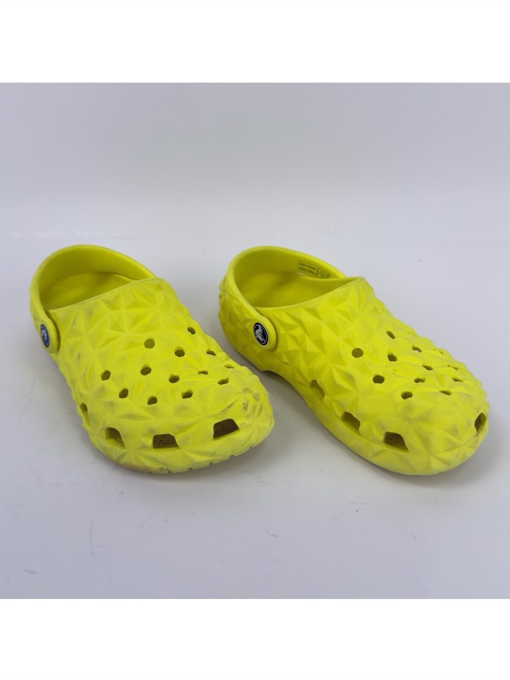 Crocs Classic Geometric Clogs Big Kids J3 Neon Yellow Acidity 209572-76M